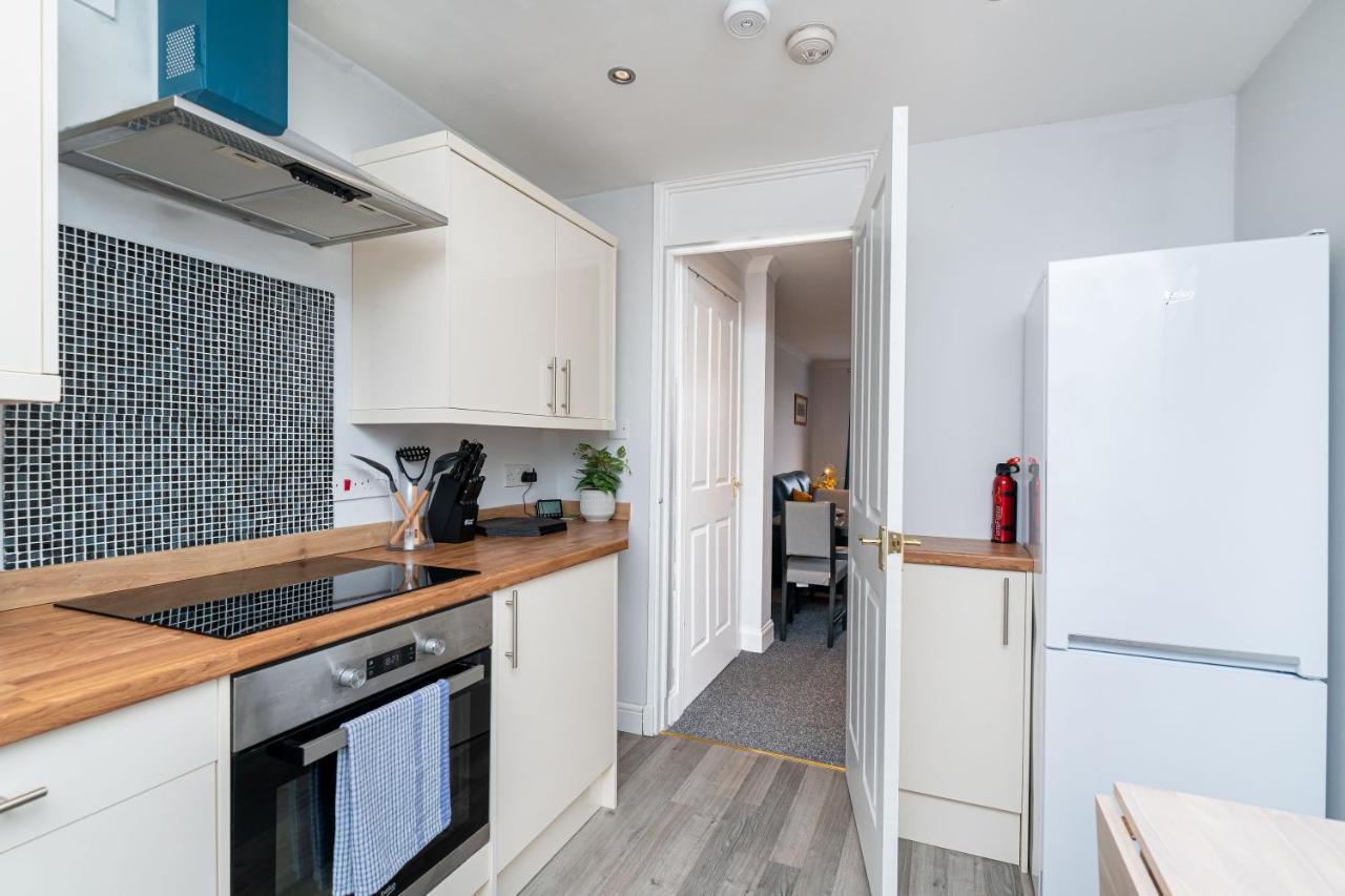 Lovely 3-Bedroom Flat With Free Parking Bridge of Allan Exterior photo