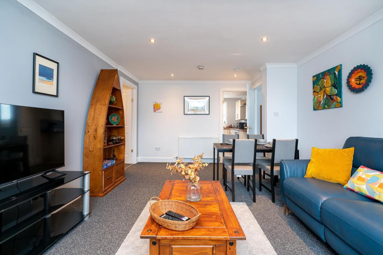 Lovely 3-Bedroom Flat With Free Parking Bridge of Allan Exterior photo