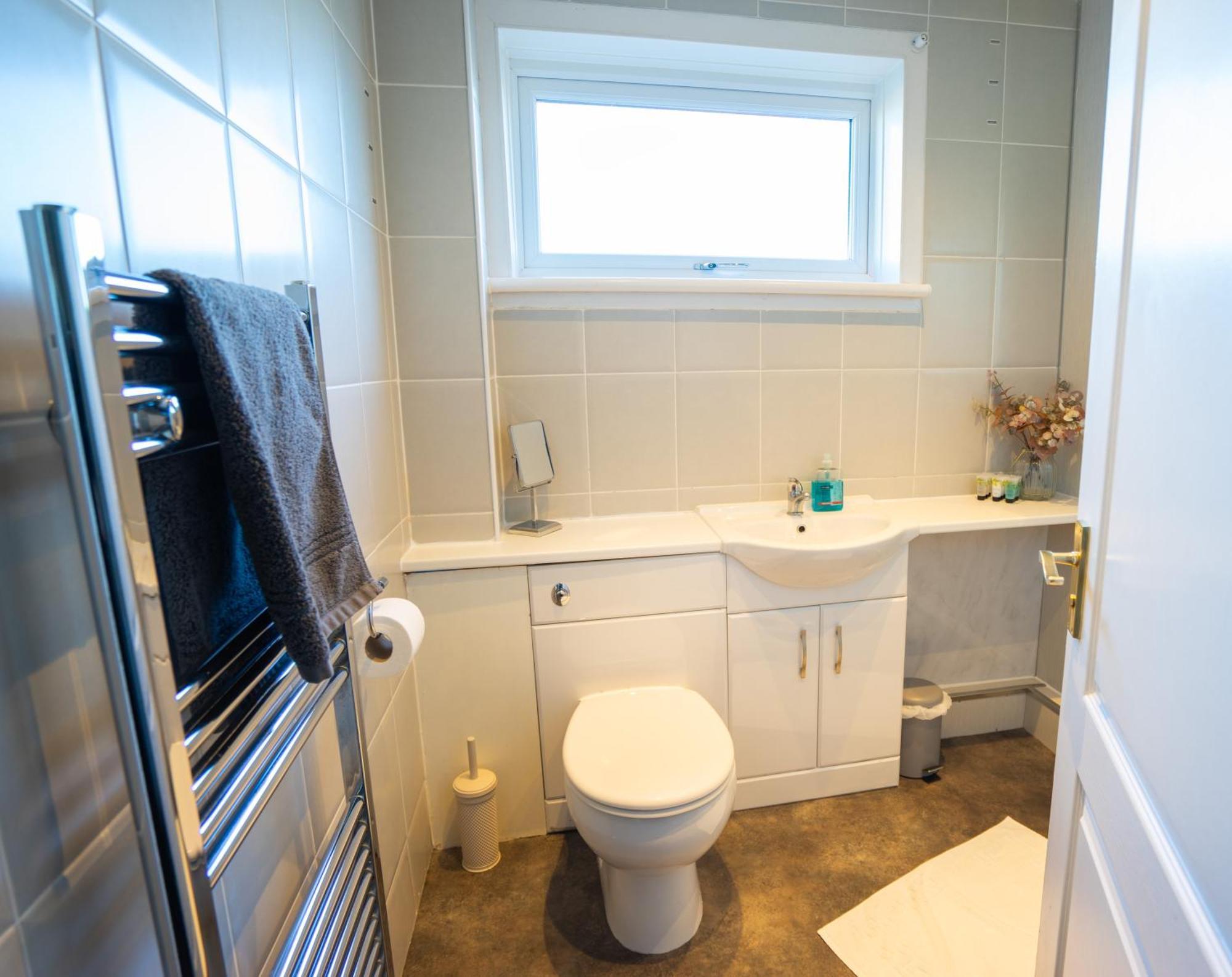 Lovely 3-Bedroom Flat With Free Parking Bridge of Allan Exterior photo